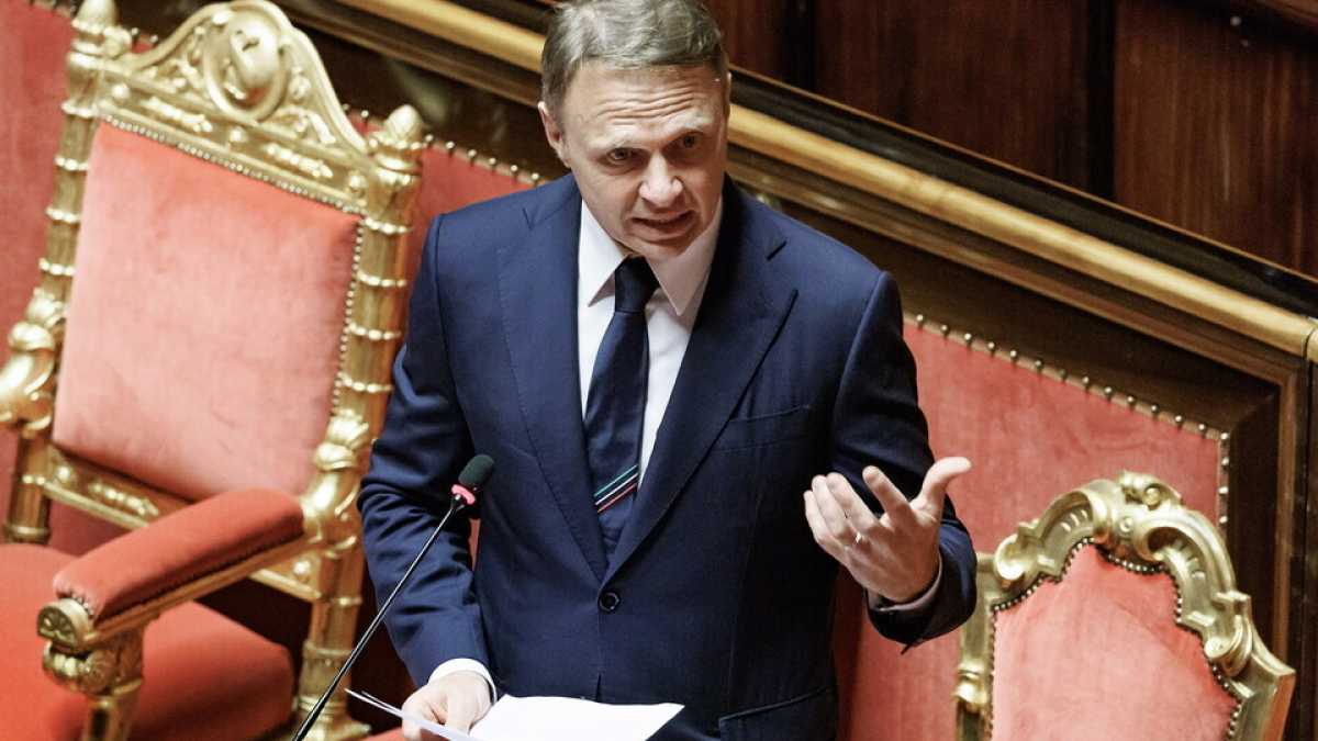 Immagine di Il vino italiano fa i conti con i dazi di Trump: "Stanno pagando le nostre imprese"