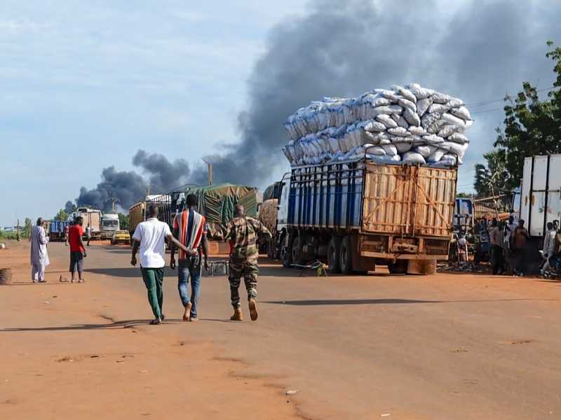 Il Mali sogna il suo piano di sviluppo mentre i jihadisti avanzano a Bamako