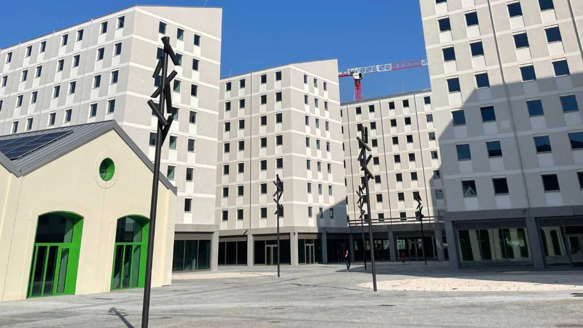 Immagine di Quattro passi nel Villaggio olimpico di Milano-Cortina 2026