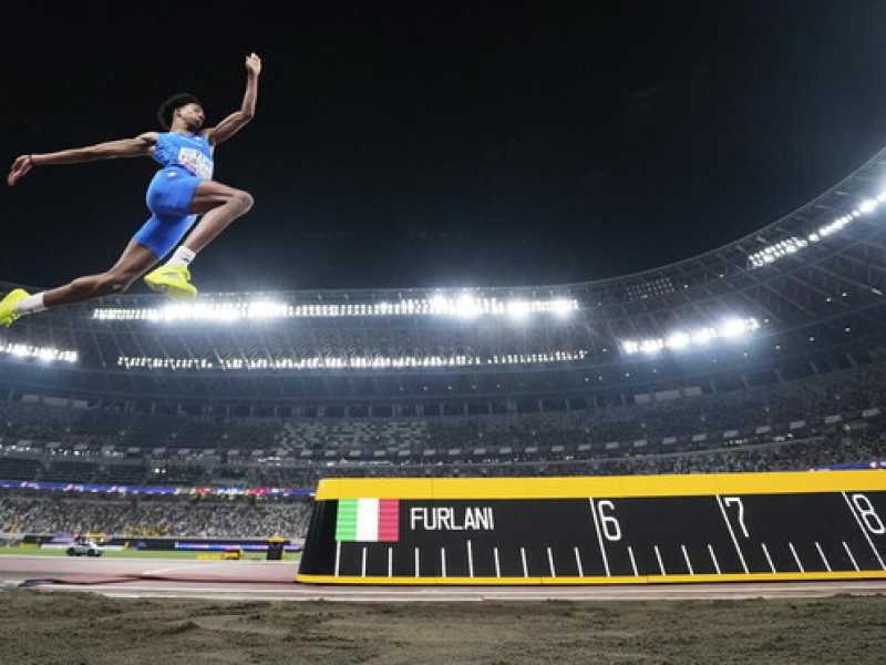 Mattia Furlani ha vinto la medaglia d'oro ai Mondiali di atletica leggera di Tokyo 2025 (foto Ap)