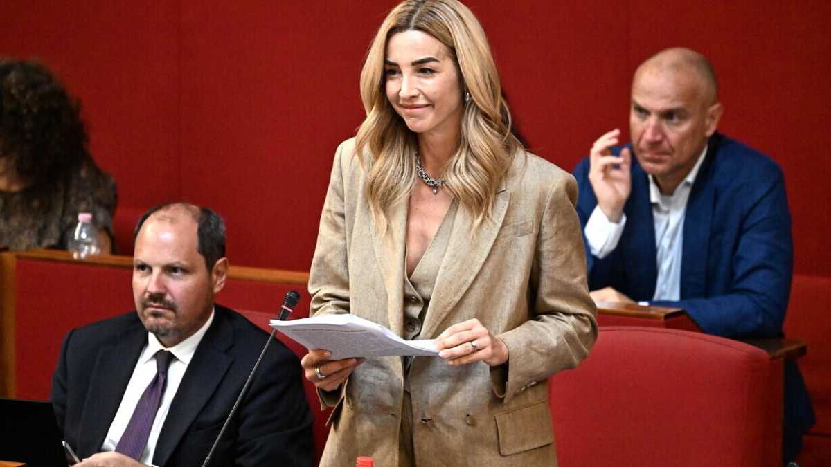 Immagine di “Silvia Salis attenta, non farti fregare da Matteo”, dice Calenda