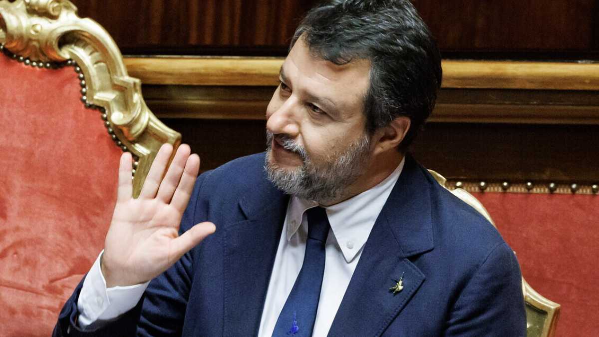 Immagine di Salvini annulla gli impegni: calcoli renali. Sarà a Pontida domani