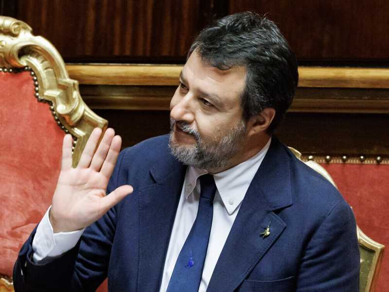 Salvini annulla gli impegni: calcoli renali. Sarà a Pontida domani