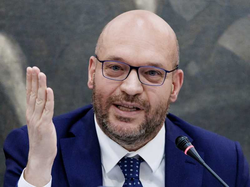 La Camera di Lorenzo Fontana. Chiude i lavori ma fa infuriare la Lega e FdI (non informati)