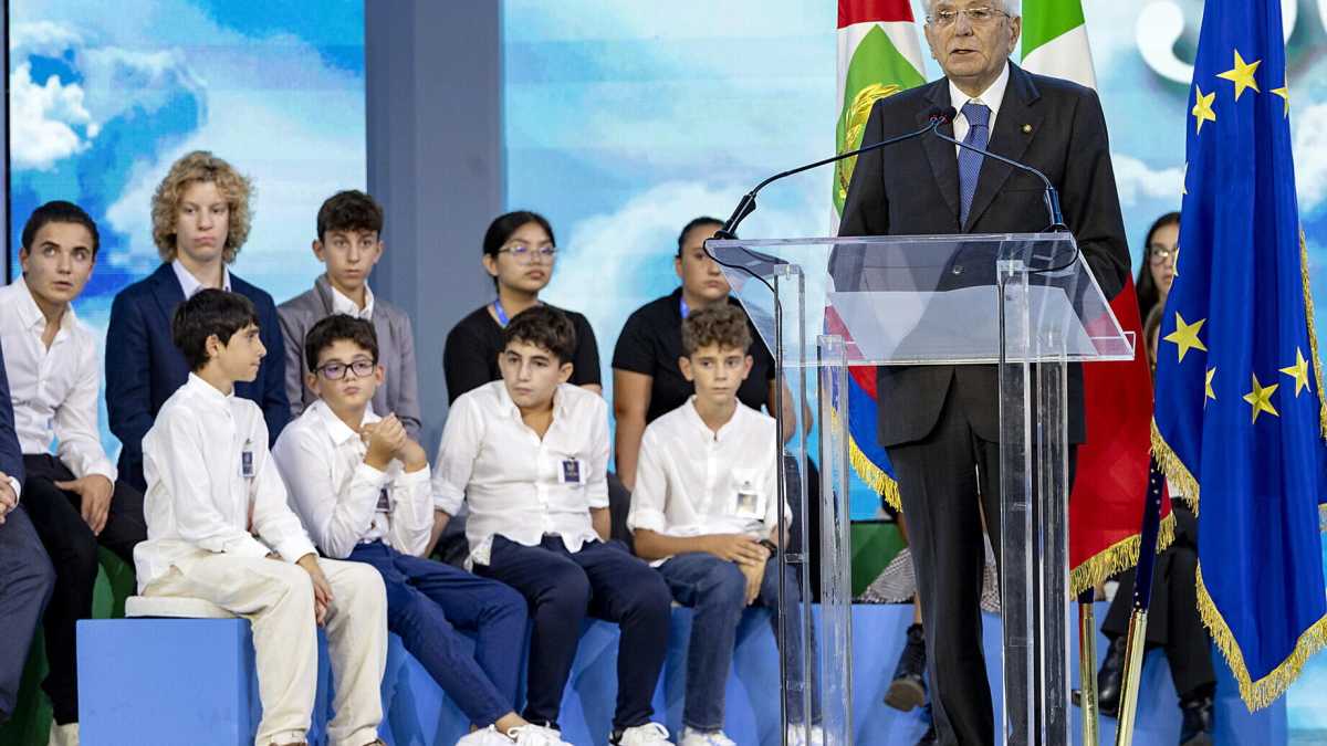 Immagine di Volantinare Mattarella sulla libertà a scuola