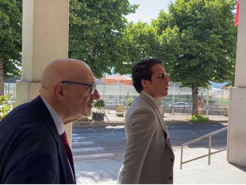 Ciro Grillo con l'avvocato Andrea Vernazza (foto Ansa) <br />