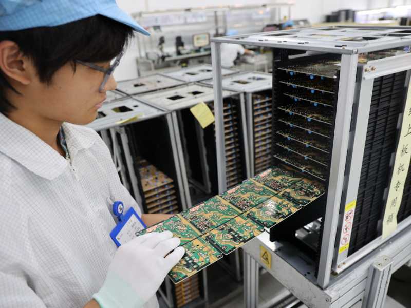 Un operaio di un&rsquo;azienda hi-tech cinese (getty Images)&nbsp;<br />