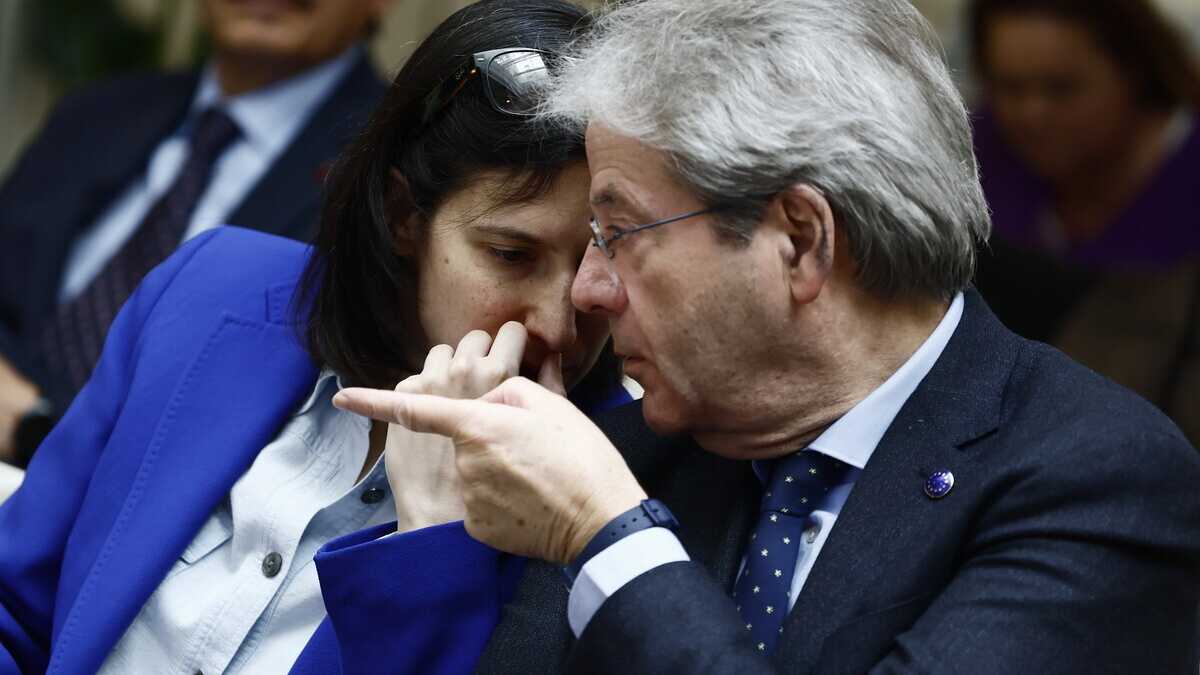 Immagine di Il gendarme Gentiloni guida ora i riformisti del Pd. Si riuniscono a Milano. E c'è anche Zingaretti
