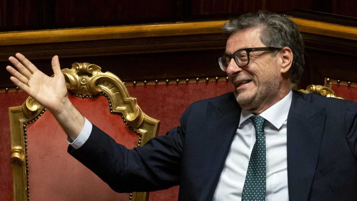 Immagine di Giorgetti sul caso Crédit Agricole-Bpm: “La legge sul golden power vale per tutti”