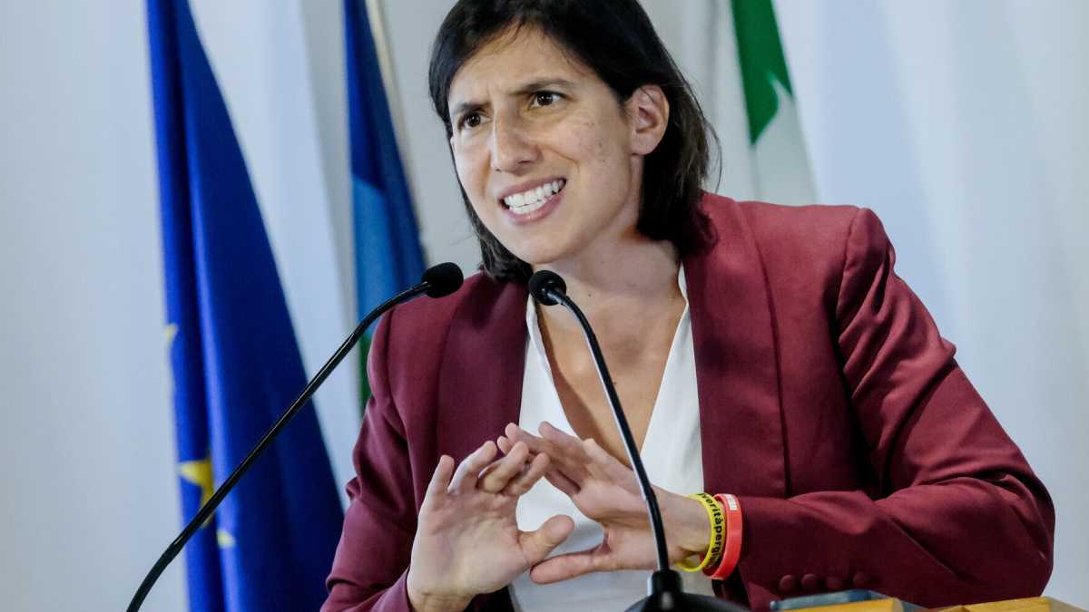 Immagine di Elly Schlein si prende l'Anci (per frenare Silvia Salis). Patto con Manfredi e Gualtieri