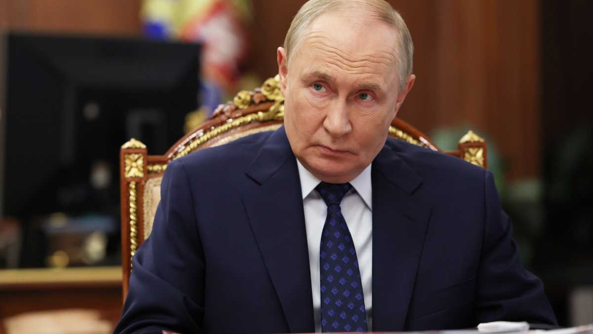 Immagine di Putin invade i cieli della Nato