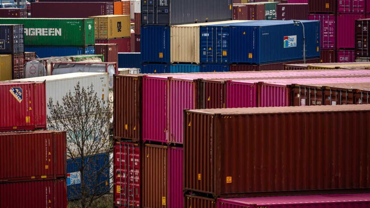 Immagine di Trump ha annunciato nuovi dazi su farmaci, mobili e camion