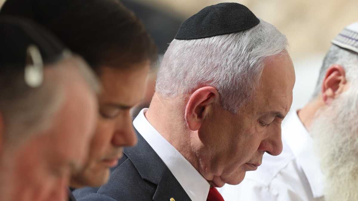 Immagine di Con le spalle diplomatiche al muro all’Onu e nei cieli, Netanyahu bombarda gli houthi