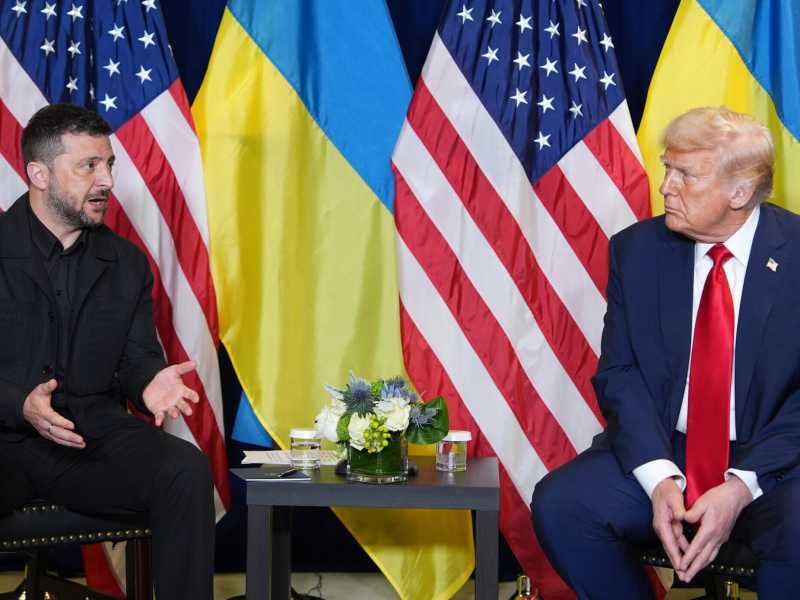 Zelensky dice di avere il sostegno di Trump per colpire le raffinerie russe. E chiede un'arma (segreta)