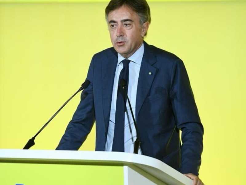 Poste Italiane supera quota 100 mila passaporti