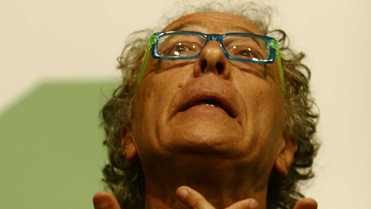 Immagine di Senza più i soldi della tivù Mughini vende i libri amati. Un racconto di amicizia e denaro