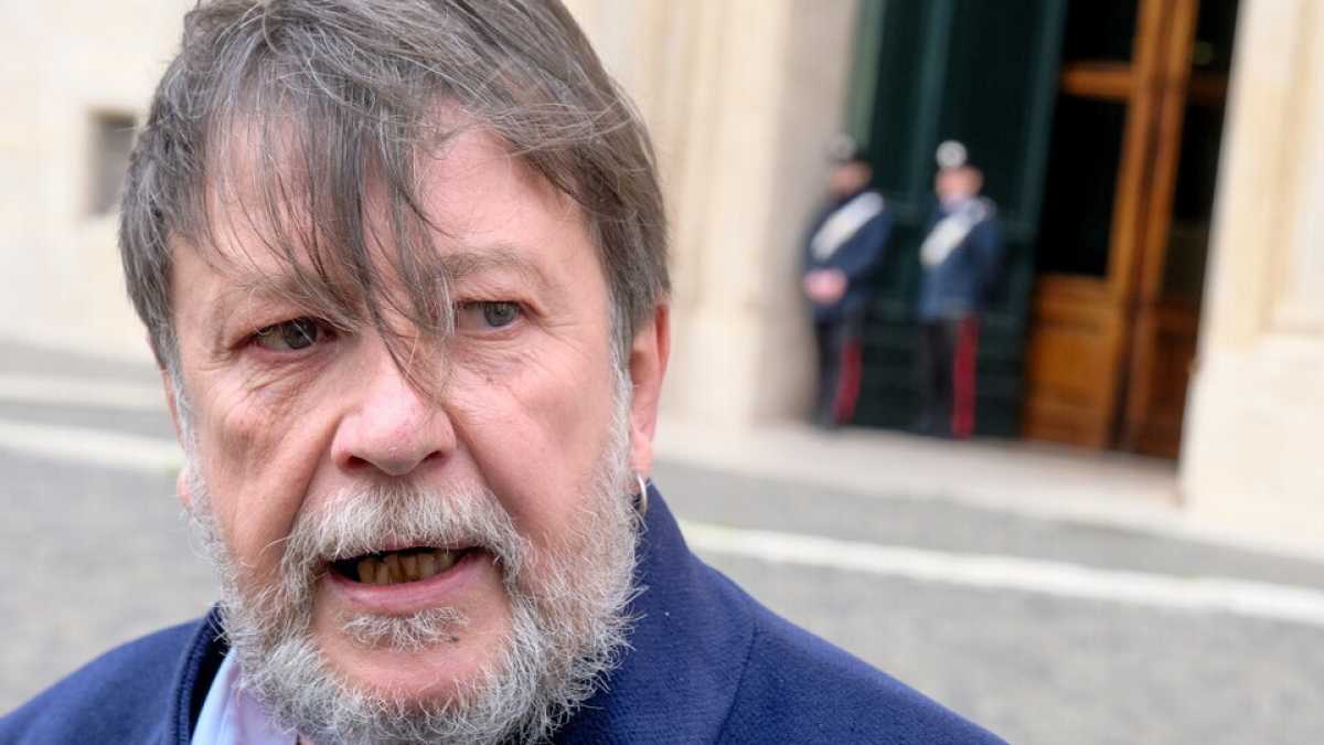 Immagine di Casarini vs Zuppi: "La mediazione è una bufala"