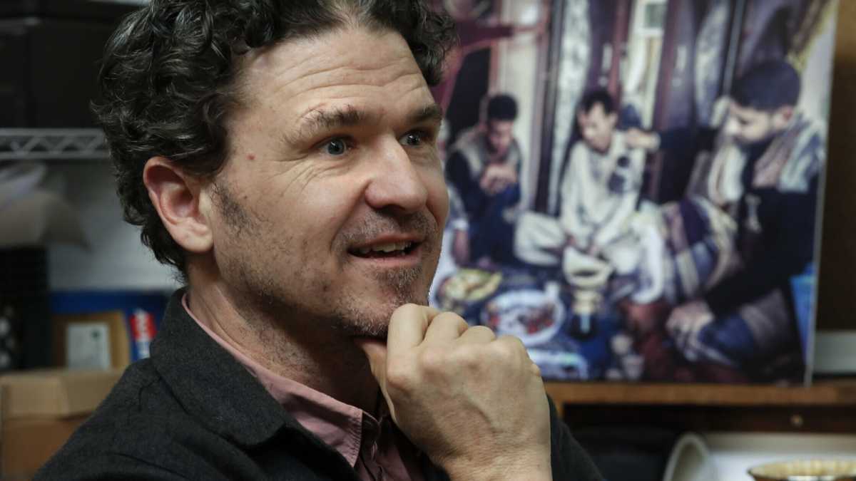 Immagine di I libri e le riviste di un formidabile idealista. Parla Dave Eggers