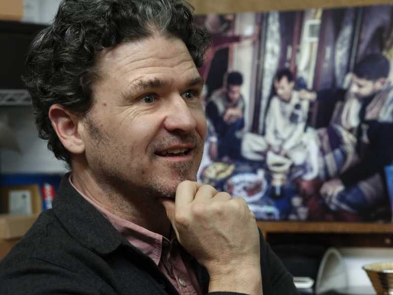 I libri e le riviste di un formidabile idealista. Parla Dave Eggers