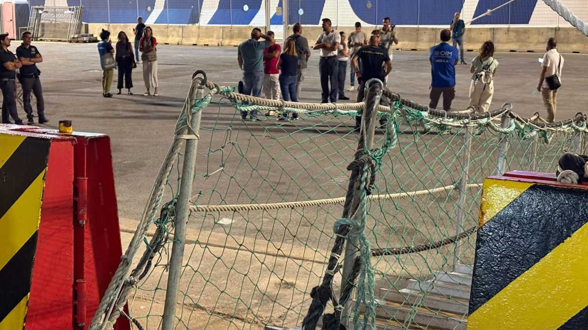 Immagine di Trump mette su un aereo i migranti iraniani. La cooperazione inaspettata
