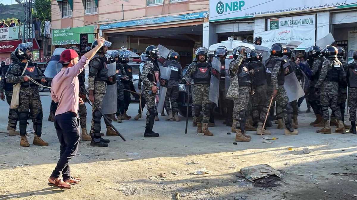 Immagine di Spari sui manifestanti e caos. Ma il Pakistan ottiene lo stesso applausi dall'Onu e da Trump