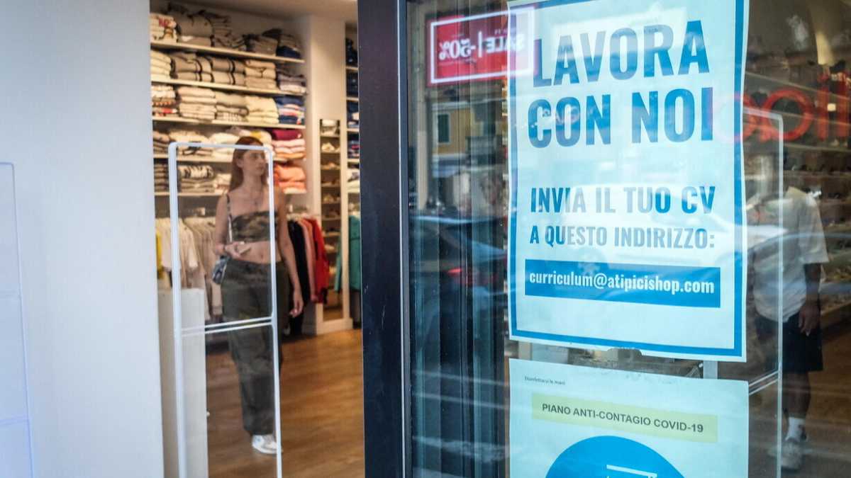 Immagine di I veri contratti pirata che fanno male all’Italia. I dati di Confcommercio