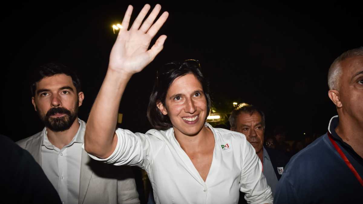 Immagine di La "notte" di Elly Schlein. Le doppie risoluzioni di Meloni, Flotilla abbordata. Il Pd verso l'astensione