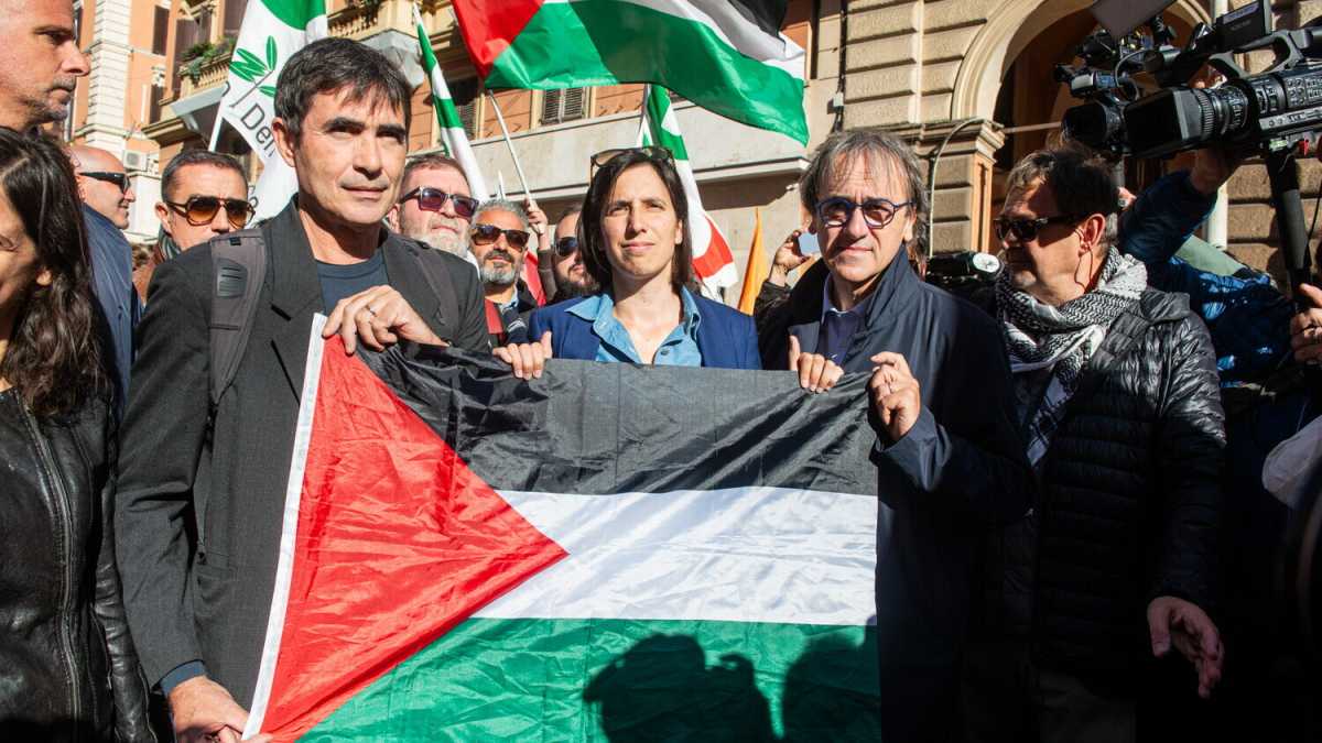 Immagine di I “dilemmi” di Schlein. Corrado, Scotto e gli altri della flotilla alle 13.30 a Fiumicino. “Andare a prenderli o no?”