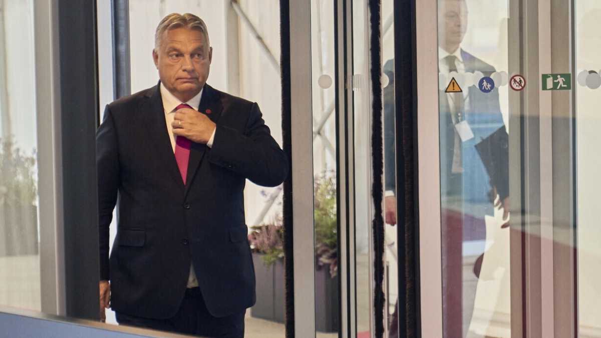 Immagine di Orbán ha due piedi e troppe staffe