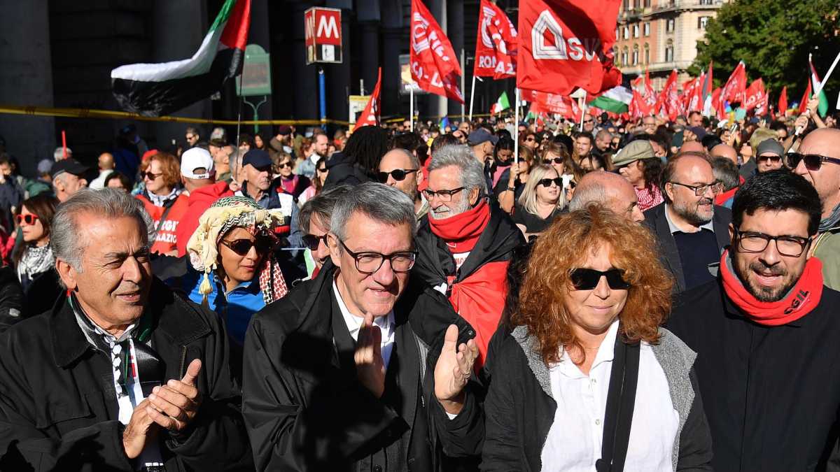 Immagine di A Roma Landini porta in piazza i pro Pal (ma over 50). Scene da uno sciopero generale