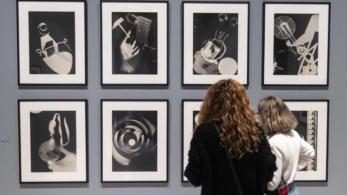 Immagine di La coda alle mostre di Man Ray e Andrea Appiani spiega il carattere degli italiani