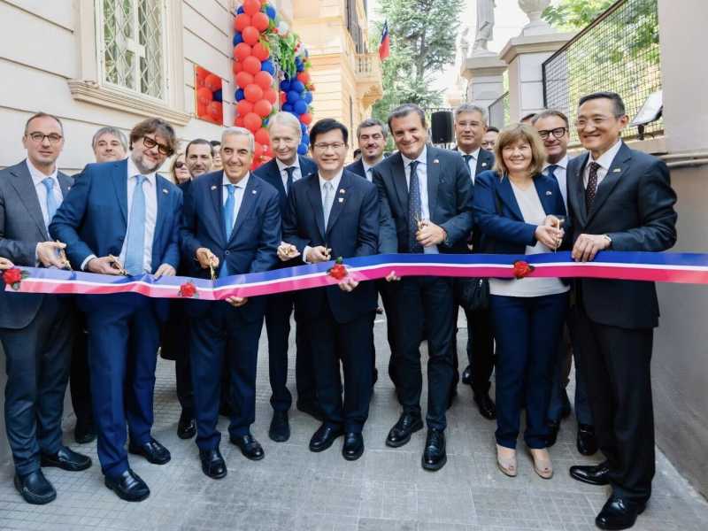 Una mattina a Roma con il ministro degli Esteri taiwanese. Parla Gasparri