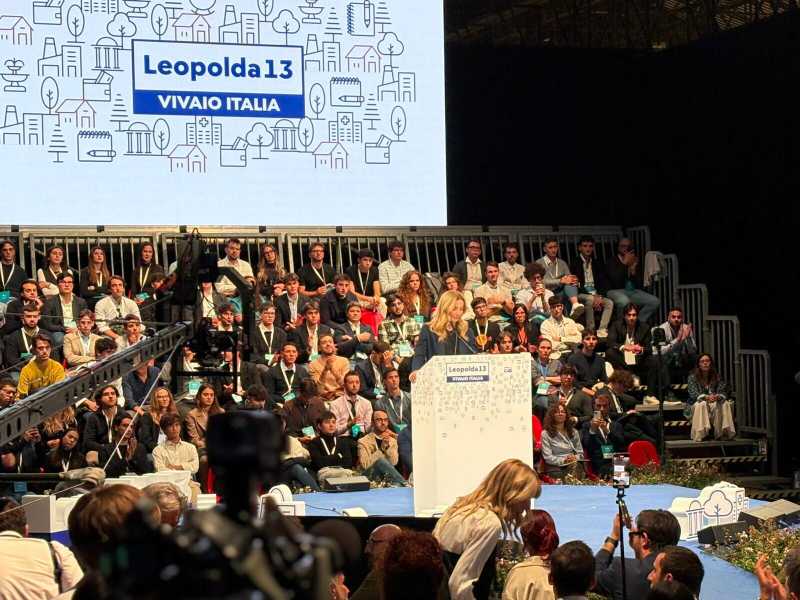 Silvia Salis, la diva della Leopolda: "Serve un ministero del futuro. Incontrerò Schlein presto"