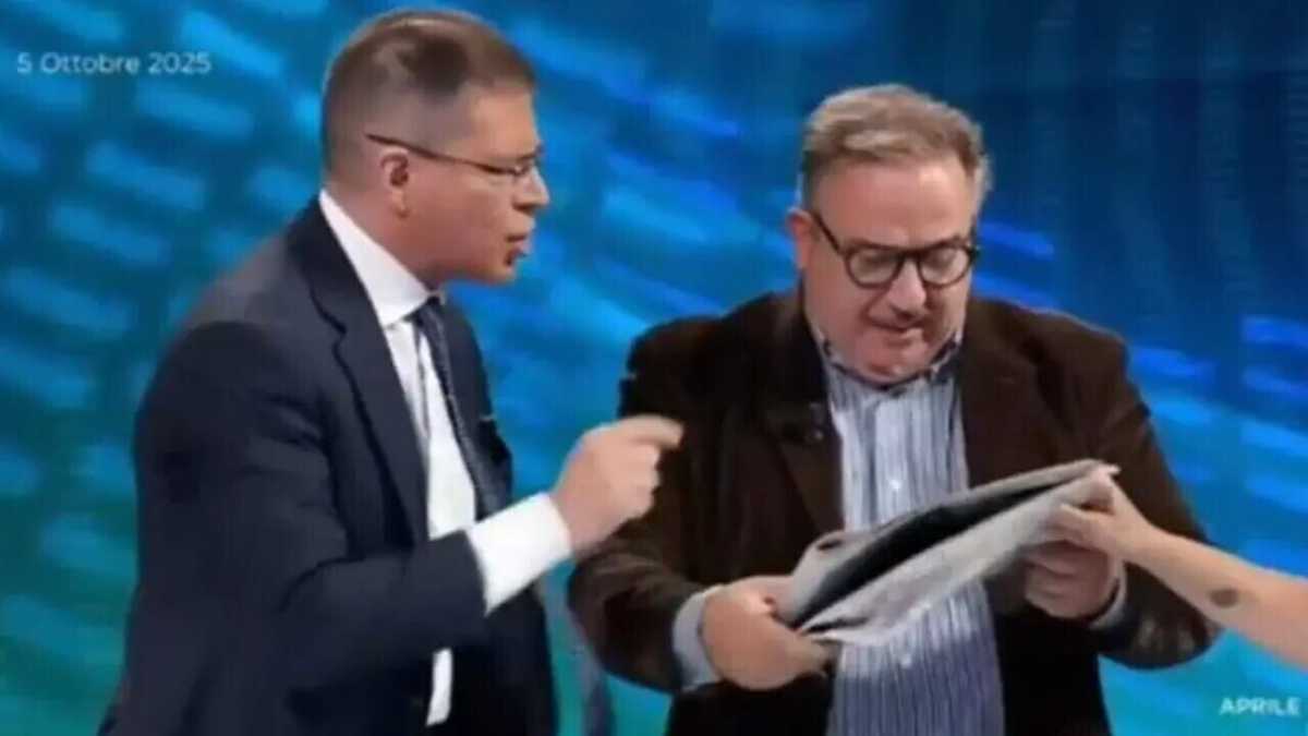 Immagine di Telese-Capezzone, rissa da talk: “Stai a cuccia”, “Fascista rosso”, e il conduttore se ne va