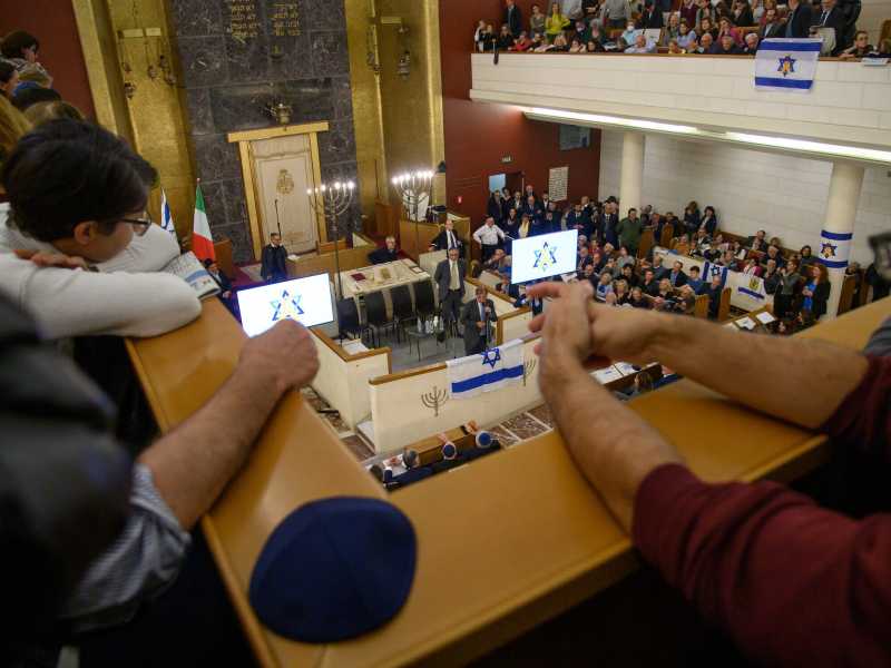 L'anniversario del 7 ottobre, a un anno dal massacro, nella Sinagoga centrale di Milano (LaPresse)&nbsp;<br />