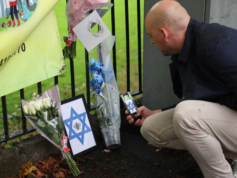 La sinagoga di Manchester dopo l'attentato (Ansa)