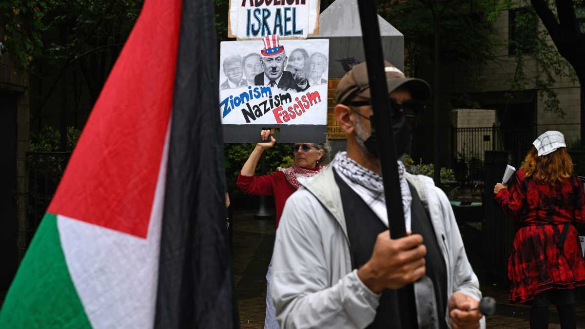 Immagine di Nella neolingua sionismo è ora sinonimo di Hitler. Ben scavato, “eroi” di Hamas