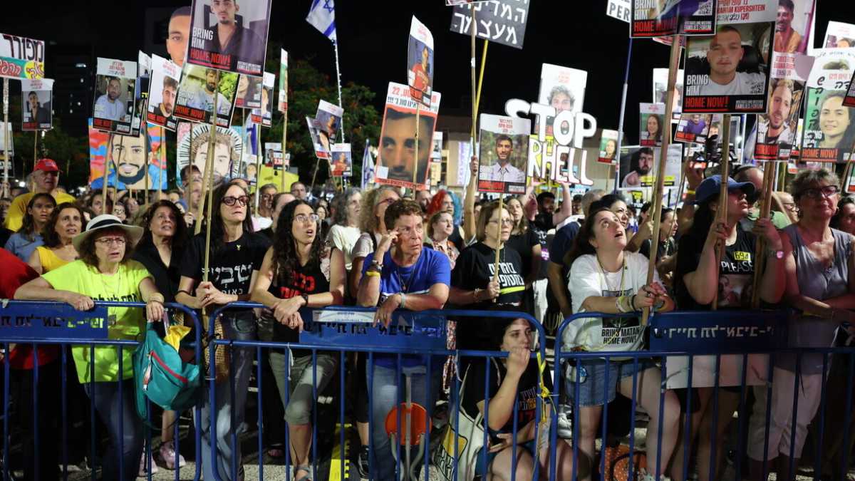 Immagine di Dalle parole ai fatti. Due anni di intifada globale