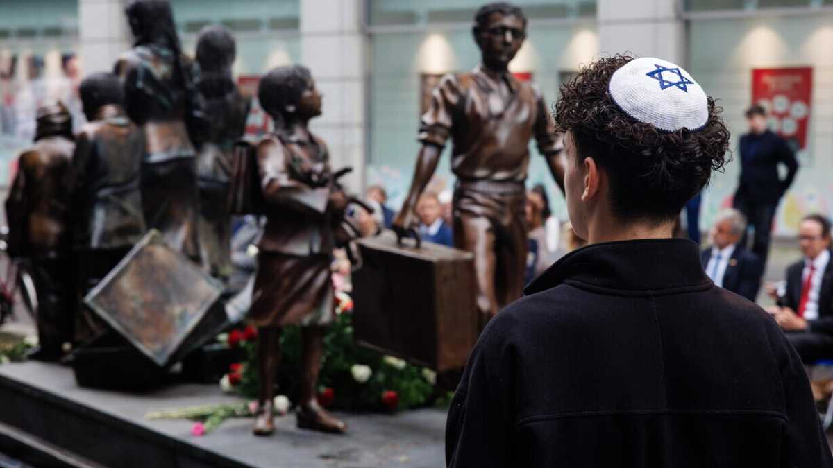 Immagine di “È iniziata la caccia agli ebrei”. Parla lo storico francese Georges Bensoussan