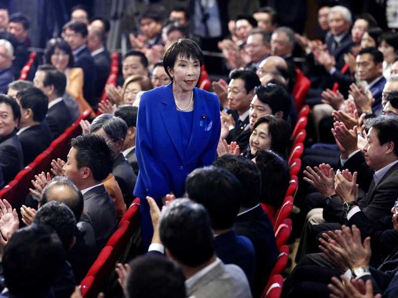 La lady di ferro del Giappone è una metallara che vuole governare tutto a destra