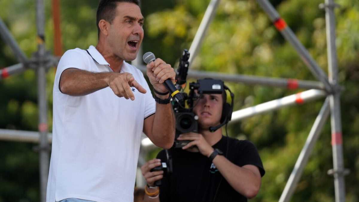 Immagine di In Toscana Tomasi battibecca più con Vannacci che con Giani. Il generale punta al 10 per cento
