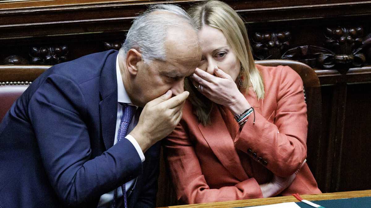 Immagine di Meloni "complice" di pace su Gaza. "Trump ci premierà nella ricostruzione". Il risiko bancario delle spiate