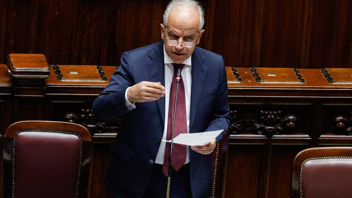 Immagine di FdI denuncia disegni eversivi nelle piazze pro Pal. Piantedosi: “Valuteremo nuove misure di sicurezza”