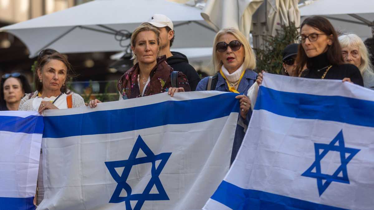 Immagine di I pacifisti silenti su Hamas, che ha in mano le chiavi della pace, e il test Orbán nell’alleanza Pd-M5s