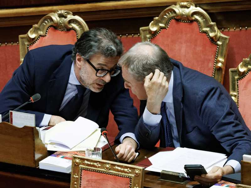 Giancarlo Giorgetti con Adolfo Urso (foto LaPresse)