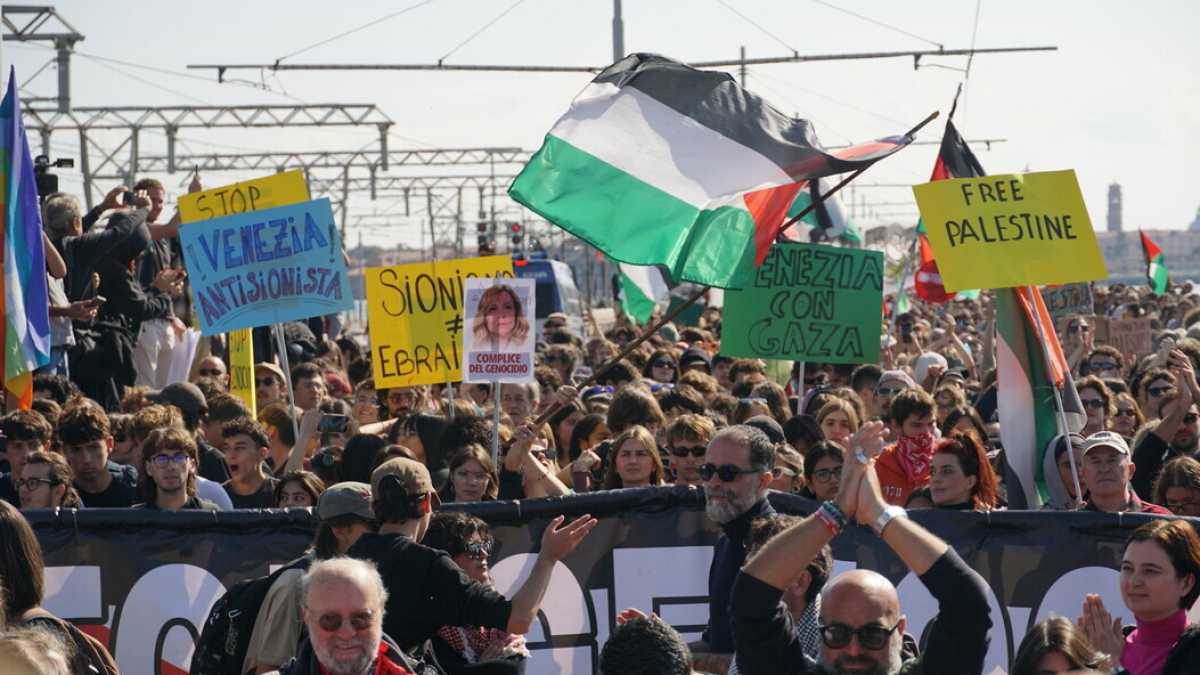 Immagine di E da noi, indignati e soubrette del genocidio mugugnano e spiegano a tutti perché non va bene