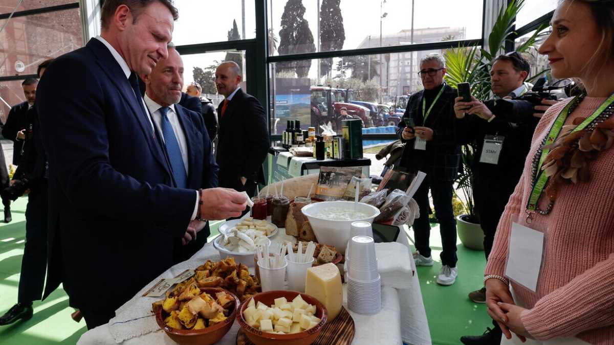 Immagine di Lollobrigida: “Sul ‘meat sounding’ avevamo ragione noi. Ora la Ue ci segue”