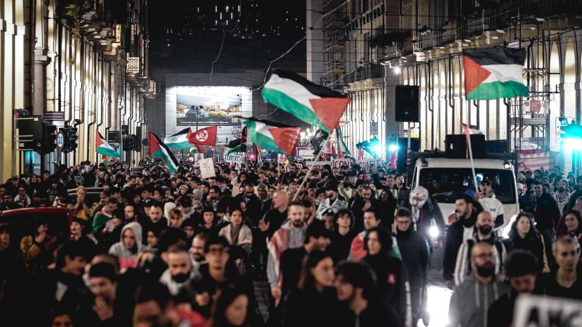 Immagine di C’è chi li chiama pacifisti delusi e chi utili idioti degli ayatollah