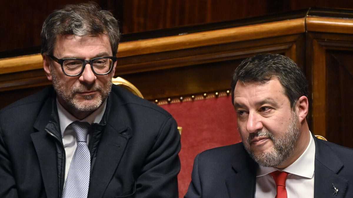 Immagine di Lo scambio di Giorgetti. Avvalla il patto di Salvini con Meloni sulla Lombardia. In Veneto fronda contro Lorenzo Fontana