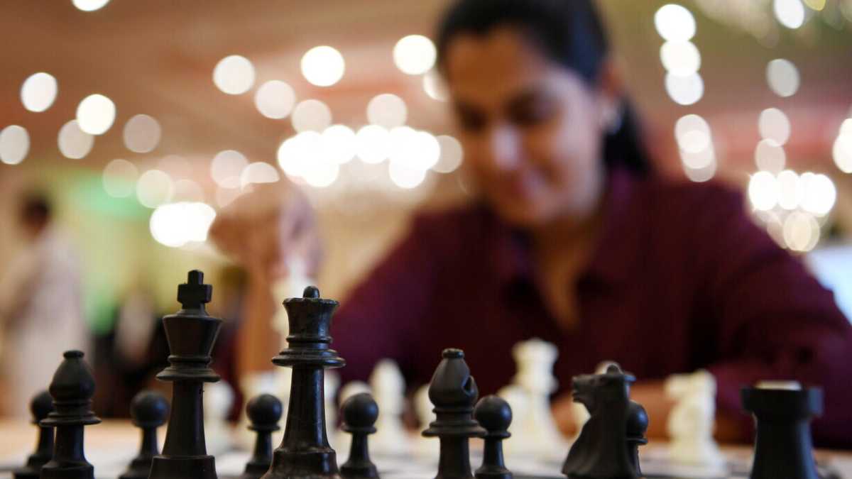 Immagine di E il vincitore scagliò il re nero sulla testa degli spettatori